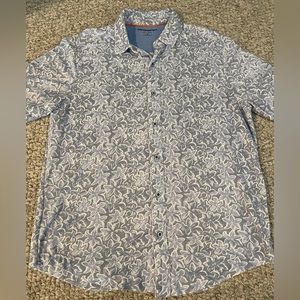 Johnston and Murphy Causal dress shirt blue and white flowers size medium